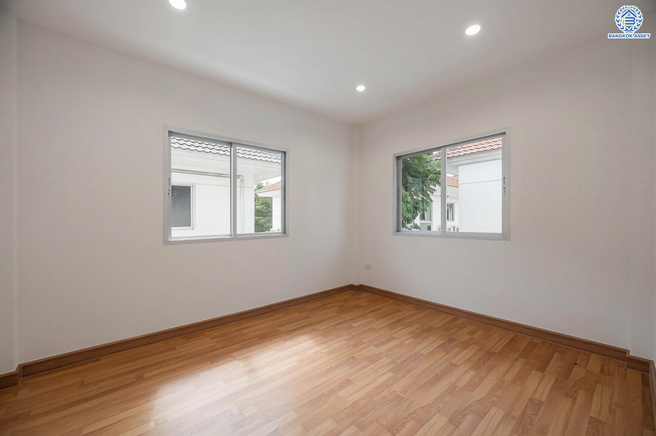 บ้านมือสองตกแต่งใหม่ โครงการ ไลฟ์บางกอกบูเลอวาร์ด ปิ่นเกล้า-เพชรเกษม เนื้อที่กว้างกว่า 52.5 ตร.ว ฟังก์ชัน 3 ห้องนอน 3 ห้องน้ำ 2 ที่จอดรถ บนทำเลติดถนนพุทธมณฑลสาย4 ตอบโจทย์กับทุกครอบครัว ใกล้แหล่งช้อปปิ้ง "เซ็นทรัล ศาลายา" รถไฟฟ้าสายสีน้ำเงิน "สถานีหลักสอง" และจุดขึ้นทางด่วน "ศรีรัช"...